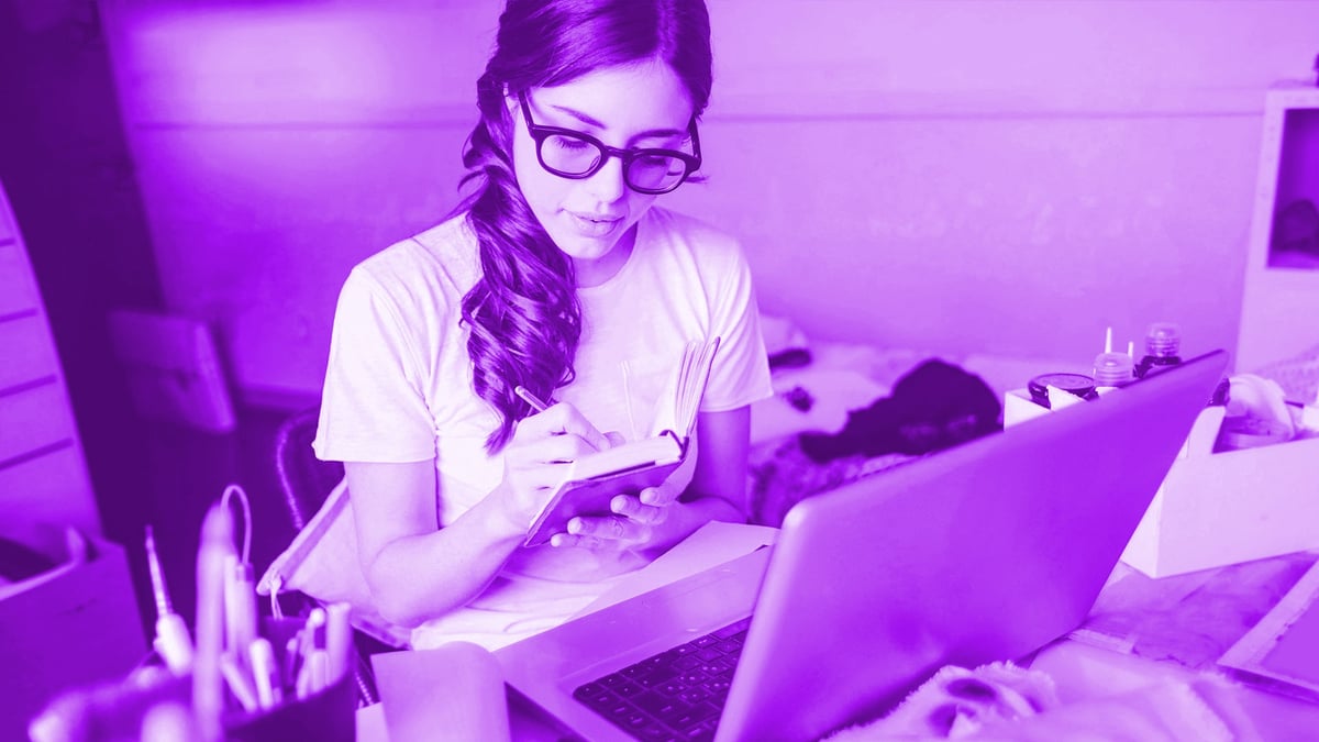  A woman examines X3000’s casino bonus.